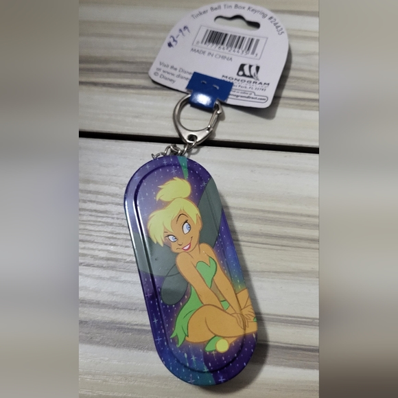 Bicycle Disney Tinkerbell Playing Cards, Tin Box Keyring, Sour Candy Tin & Towel - Picture 6 of 9